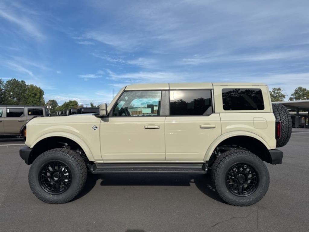 New 2025 Ford Bronco Outer Banks CUSTOM LIFT, TIRES, AND WHEELS 4D Sport Utility