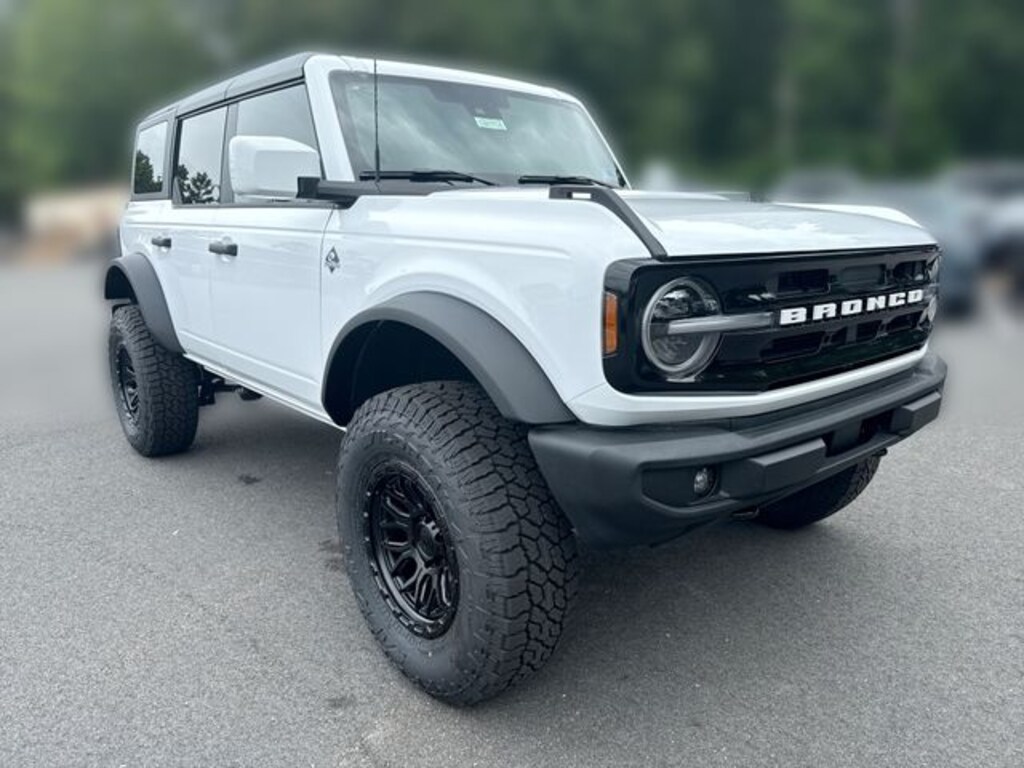 New 2026 Ford Bronco Outer Banks CUSTOM WHEELS LIFT 4D Sport Utility
