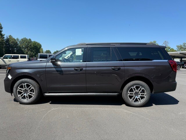 2025 Ford Expedition MAX photo 2