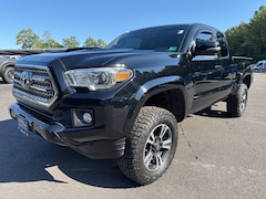 2017 Toyota Tacoma SR5 V6 Truck