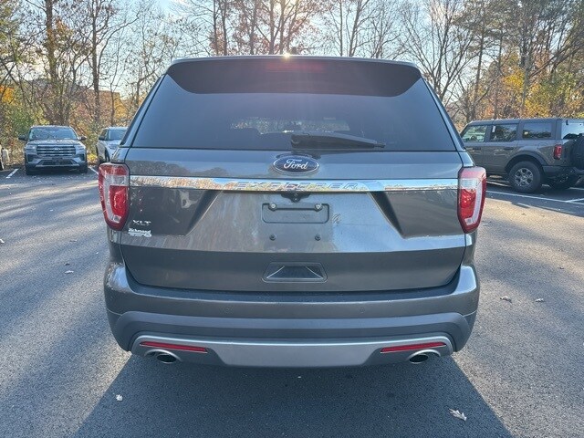 2016 Ford Explorer XLT photo 3