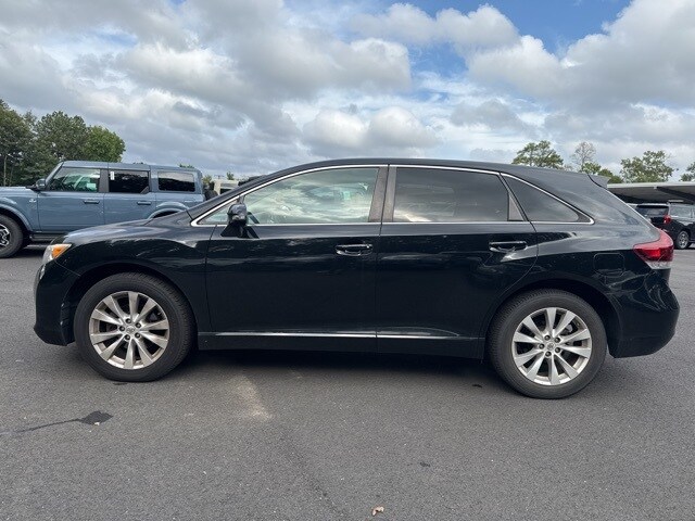 2014 Toyota Venza LE photo 2