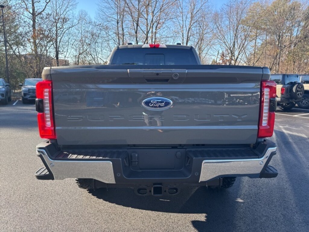 New 2026 Ford F-350 Lariat 4D Crew Cab