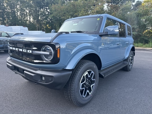 2025 Ford Bronco 4-Door Outer Banks's photo