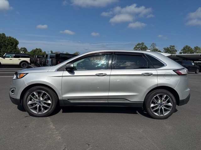 2017 Ford Edge Titanium photo 2