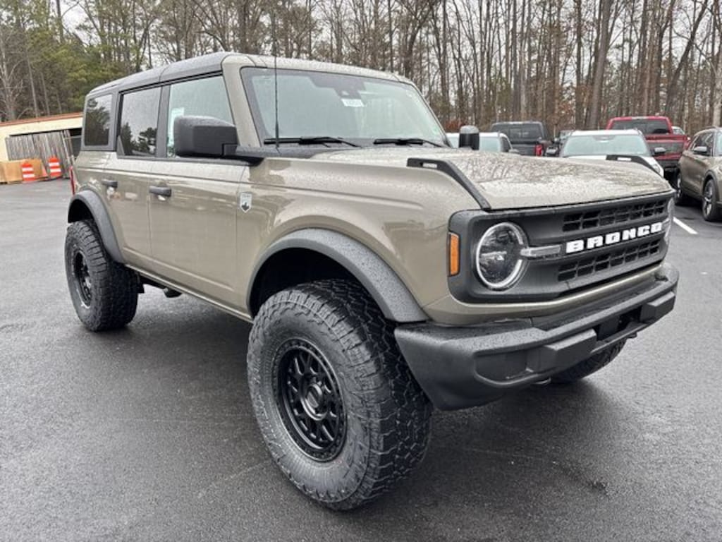 New 2025 Ford Bronco Custom 4D Sport Utility
