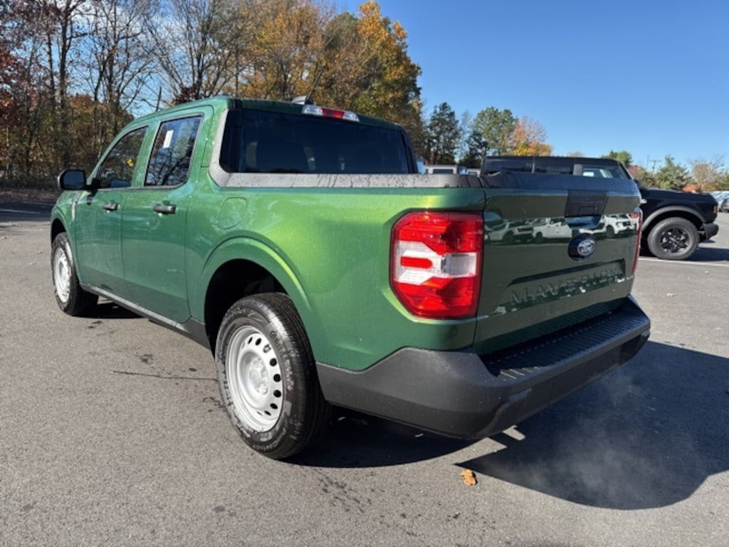 New 2025 Ford Maverick XL 4D Crew Cab