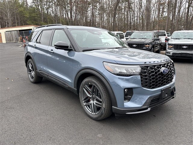 2025 Ford Explorer ST Sport photo 2