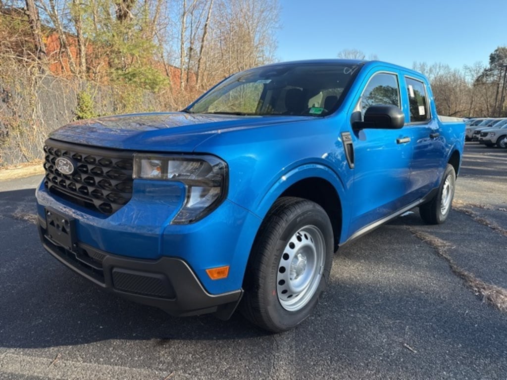 New 2026 Ford Maverick XL 4D Crew Cab