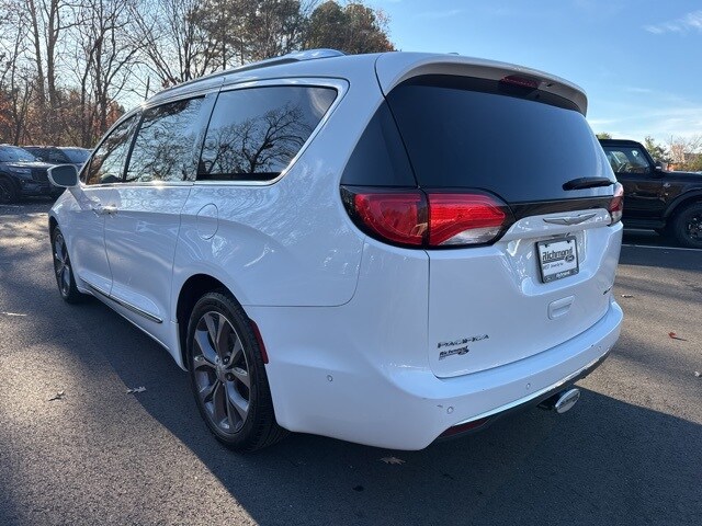 2018 Chrysler Pacifica Limited photo 3