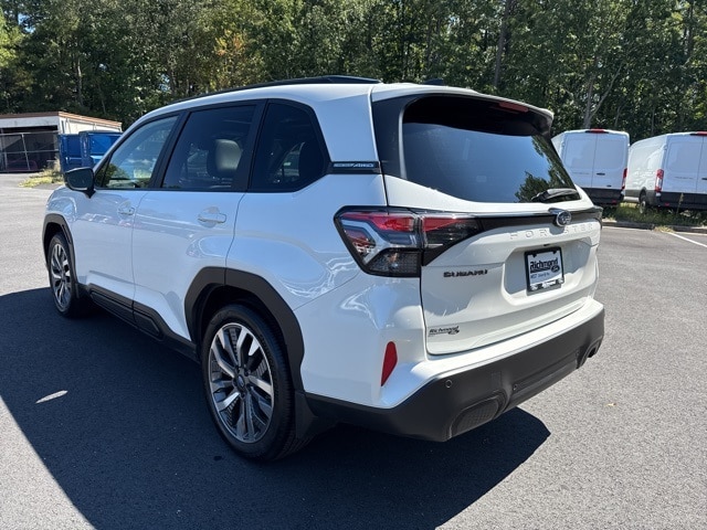2025 Subaru Forester Touring photo 3