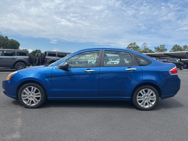 2010 Ford Focus SEL Sedan photo 2