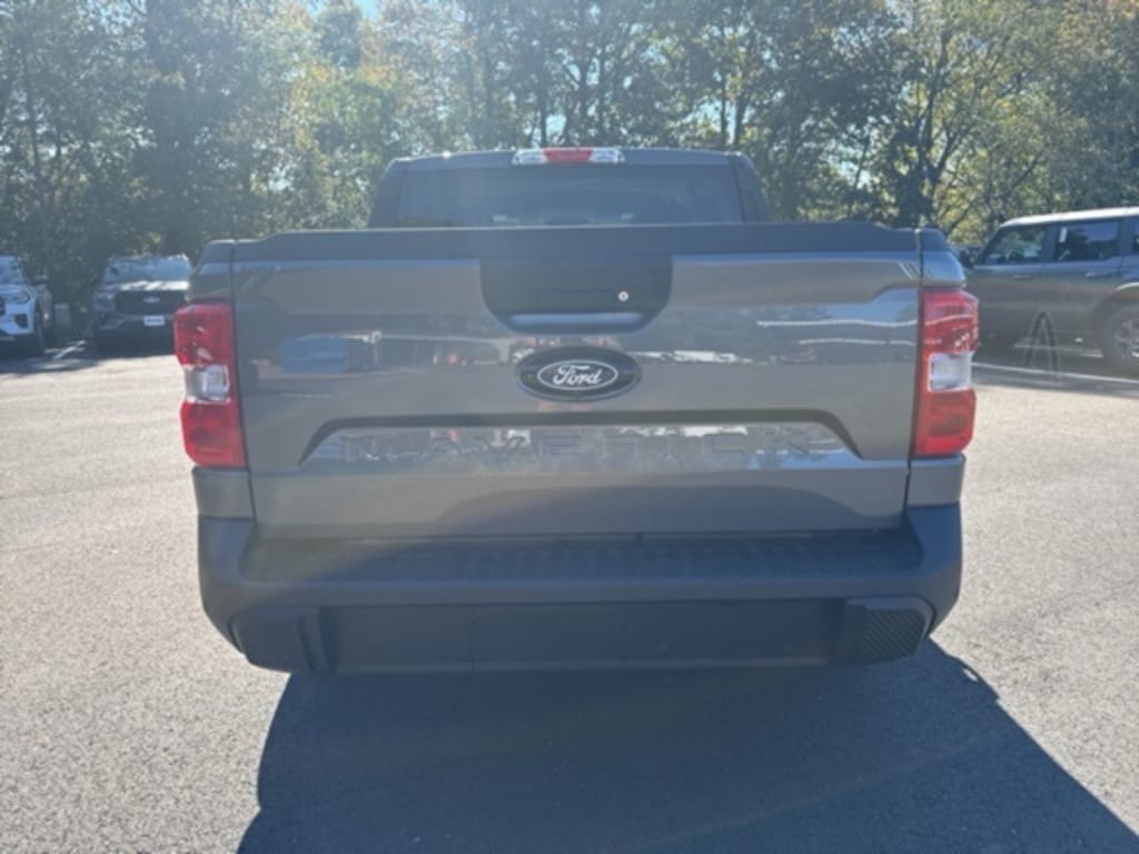 New 2025 Ford Maverick XL 4D Crew Cab