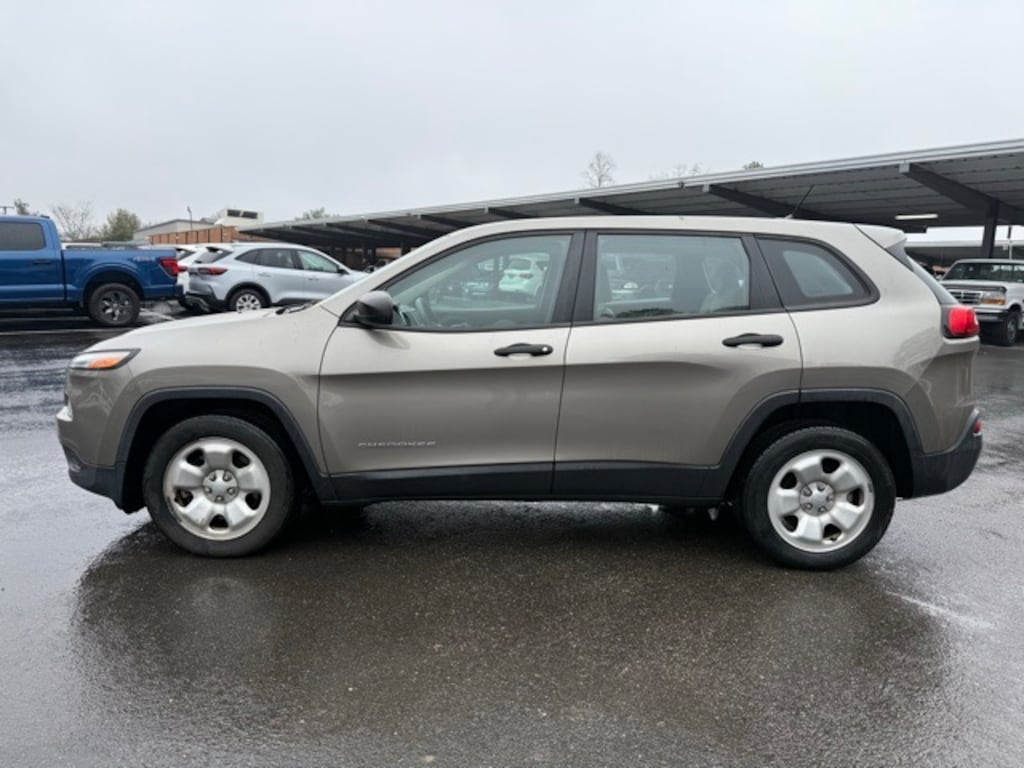 Used 2017 Jeep Cherokee Sport SUV