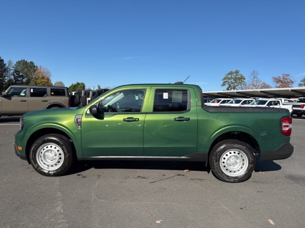 New 2025 Ford Maverick XL 4D Crew Cab