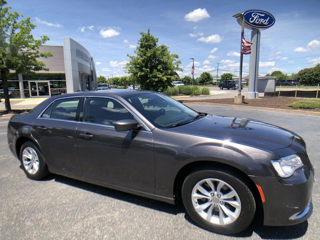 2015 Chrysler 300 Limited V6's photo