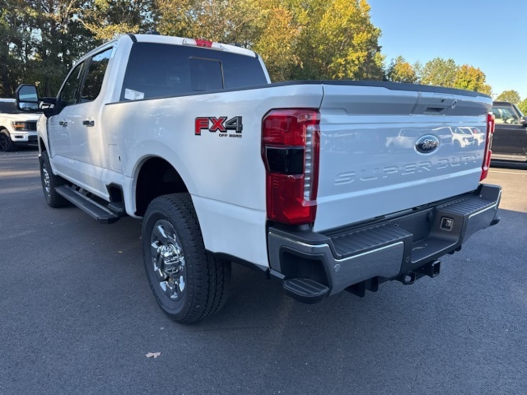 New 2026 Ford F-250 Lariat 4D Crew Cab