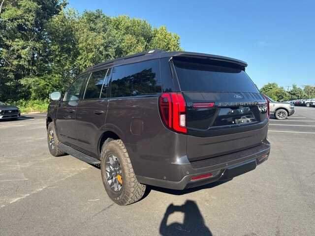2025 Ford Expedition photo 3