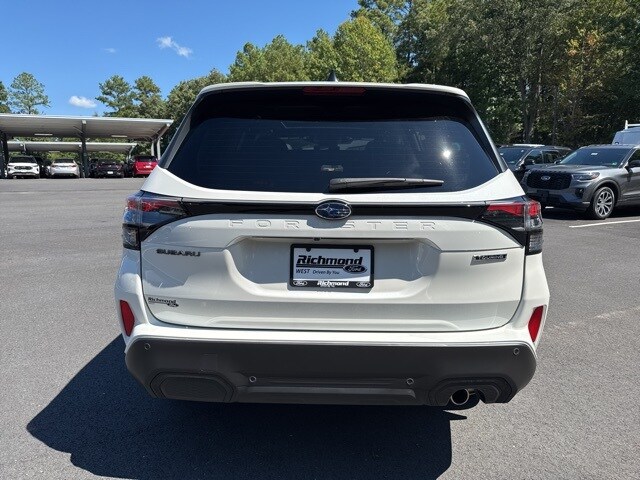 2025 Subaru Forester Touring photo 2