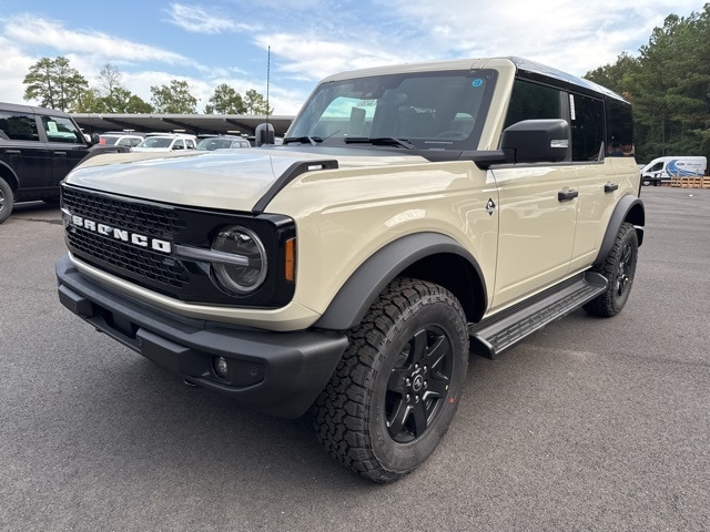 2025 Ford Bronco 4-Door Outer Banks's photo