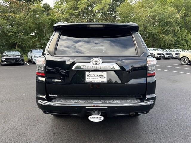 2019 Toyota 4Runner SR5 photo 3