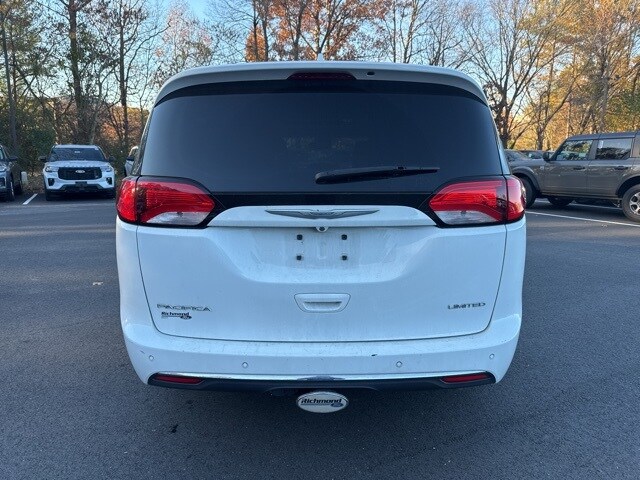 2018 Chrysler Pacifica Limited photo 4