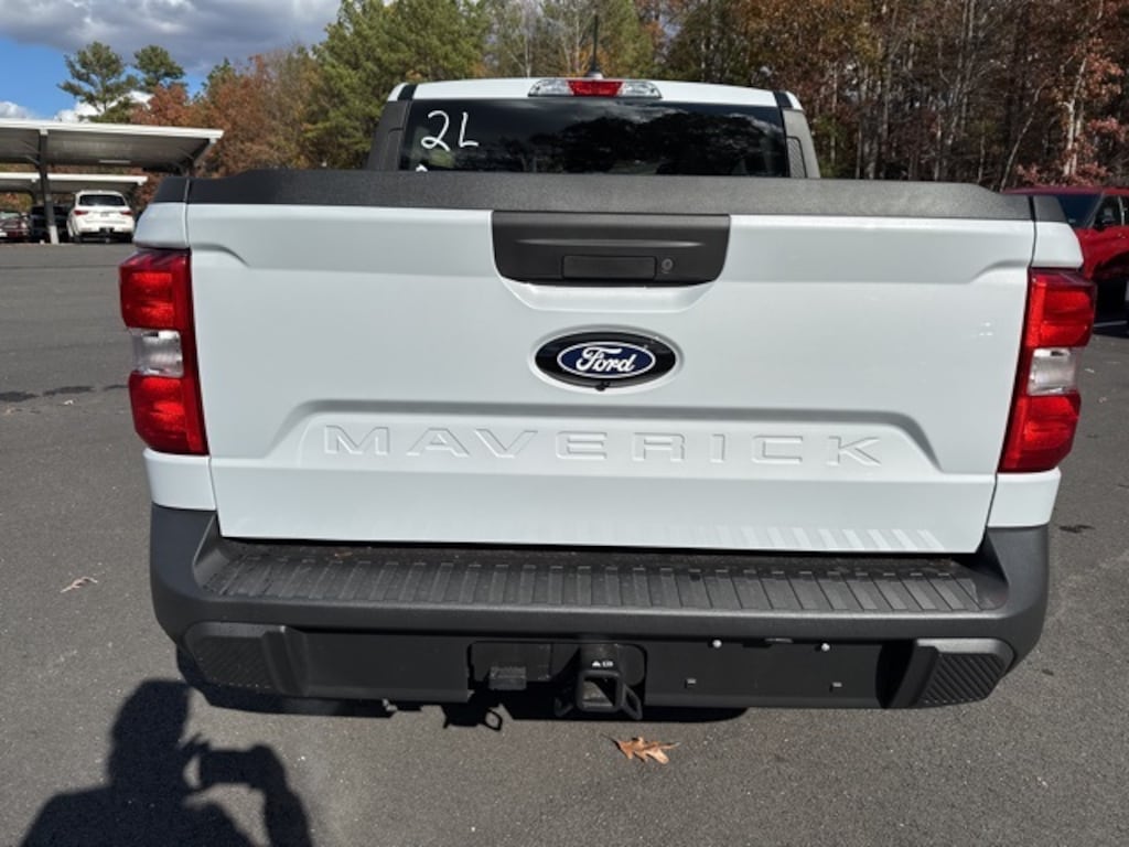New 2025 Ford Maverick XL 4D Crew Cab