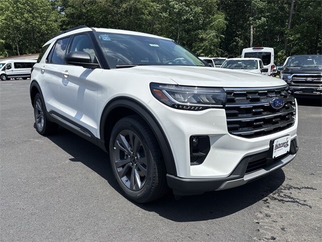 2025 Ford Explorer photo 2