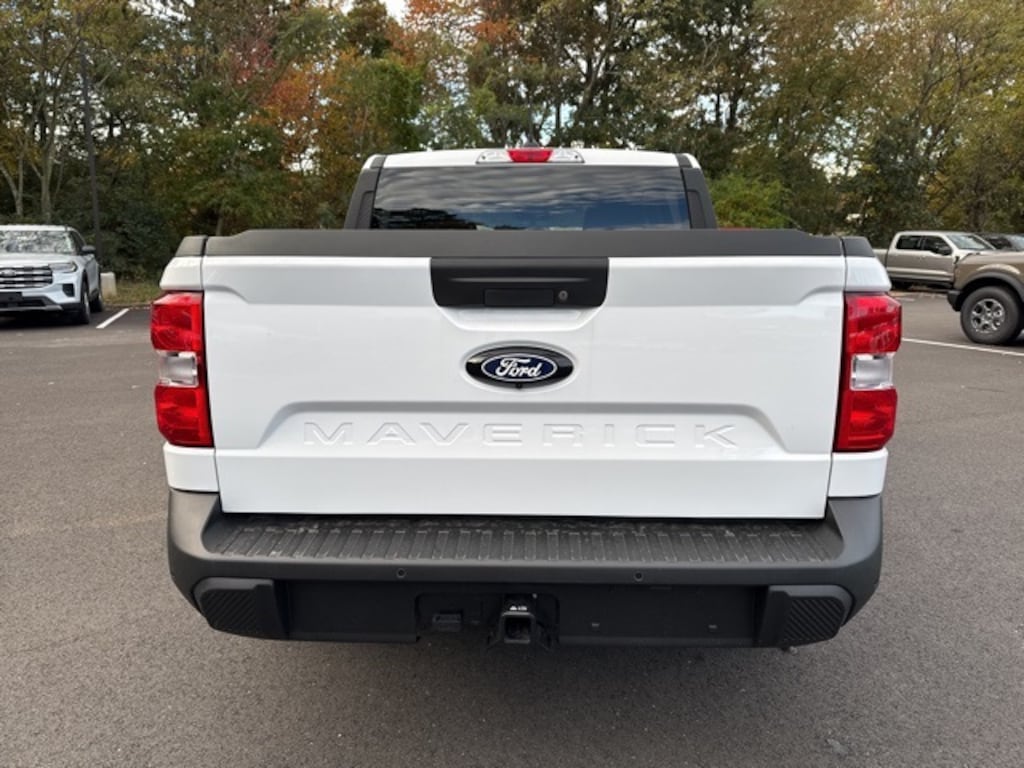 New 2025 Ford Maverick XL 4D Crew Cab