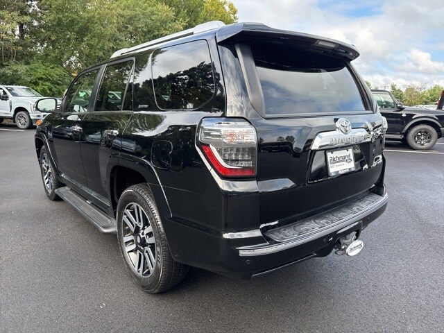 2019 Toyota 4Runner SR5 photo 2