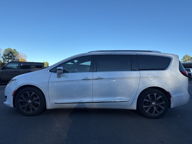 2018 Chrysler Pacifica Limited photo 2