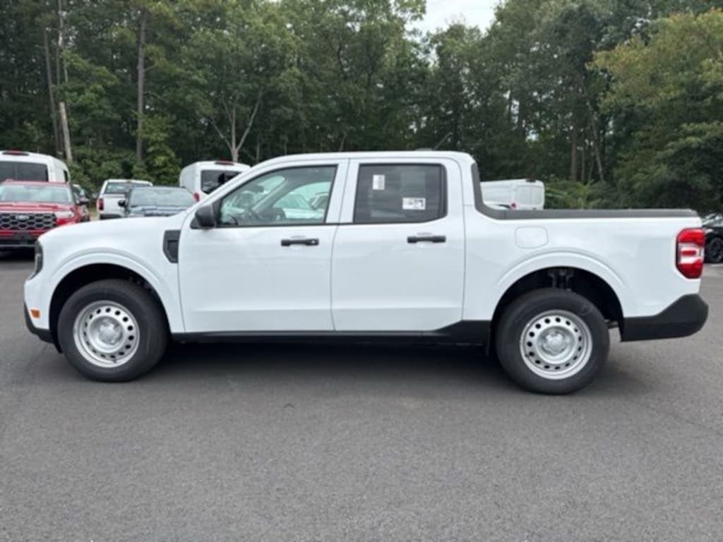 New 2025 Ford Maverick XL 4D Crew Cab