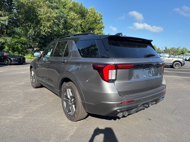 2025 Ford Explorer ST Sport photo 3