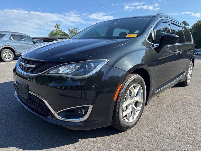 2017 Chrysler Pacifica Touring-L Plus's photo