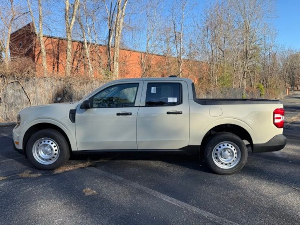 New 2025 Ford Maverick XL 4D Crew Cab