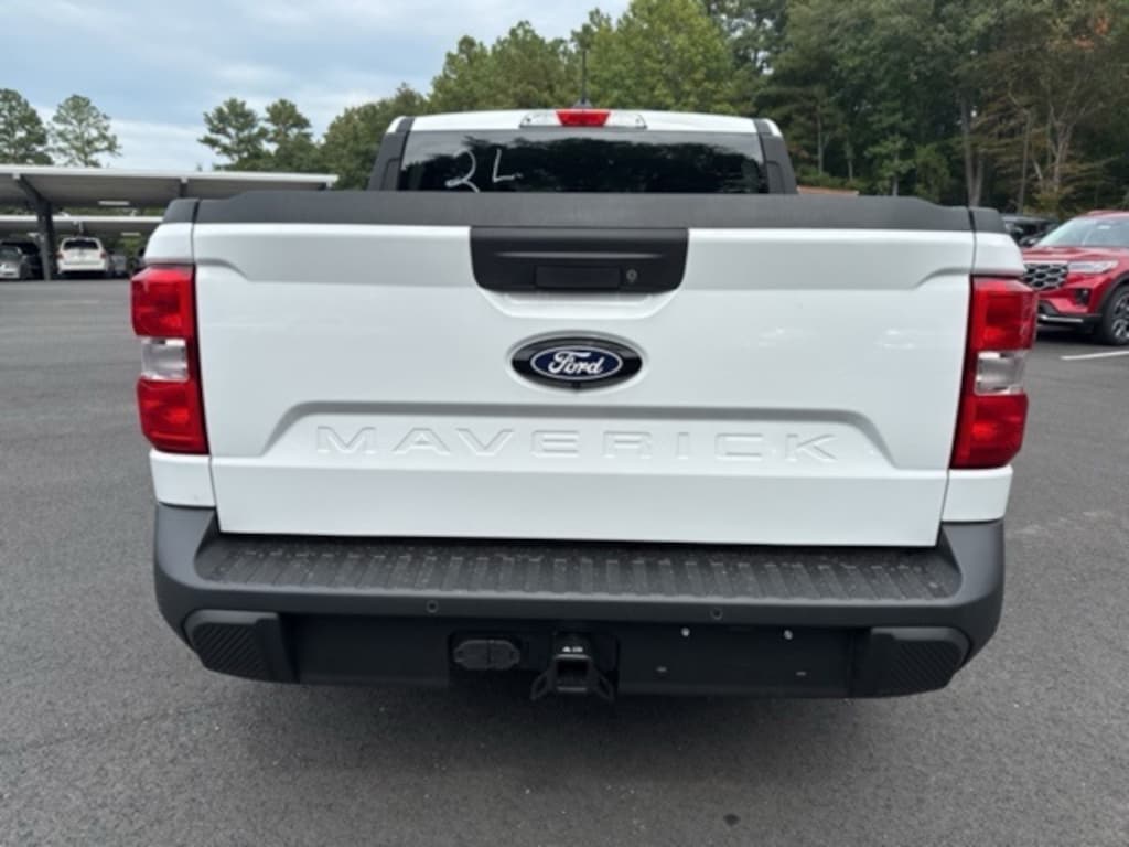 New 2025 Ford Maverick XL 4D Crew Cab