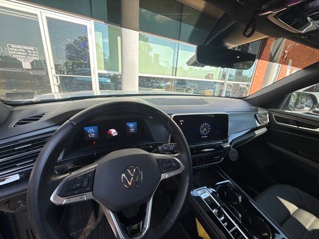 2024 Volkswagen Atlas Cross Sport 2.0T SEL R-Line 4MOTION's photo