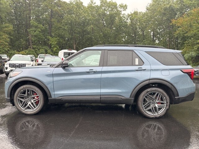 2025 Ford Explorer ST-Line photo 2