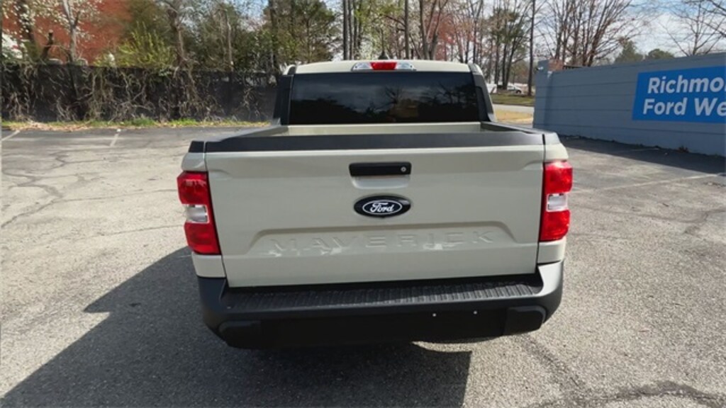 New 2025 Ford Maverick XL 4D Crew Cab