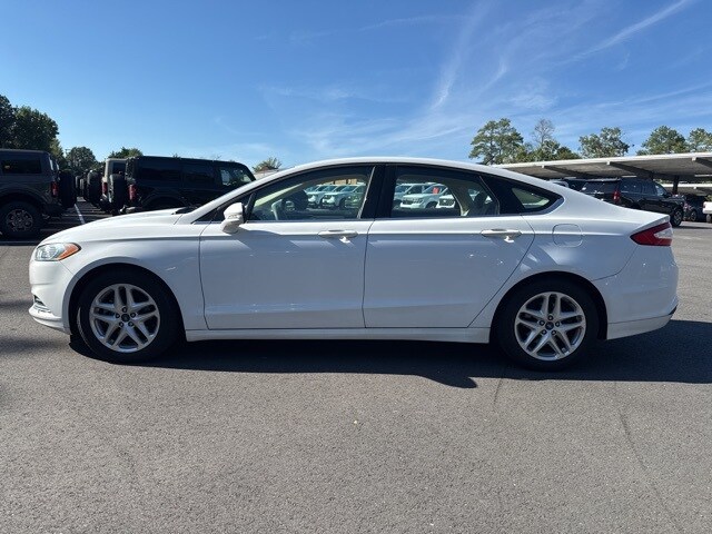2013 Ford Fusion SE photo 2