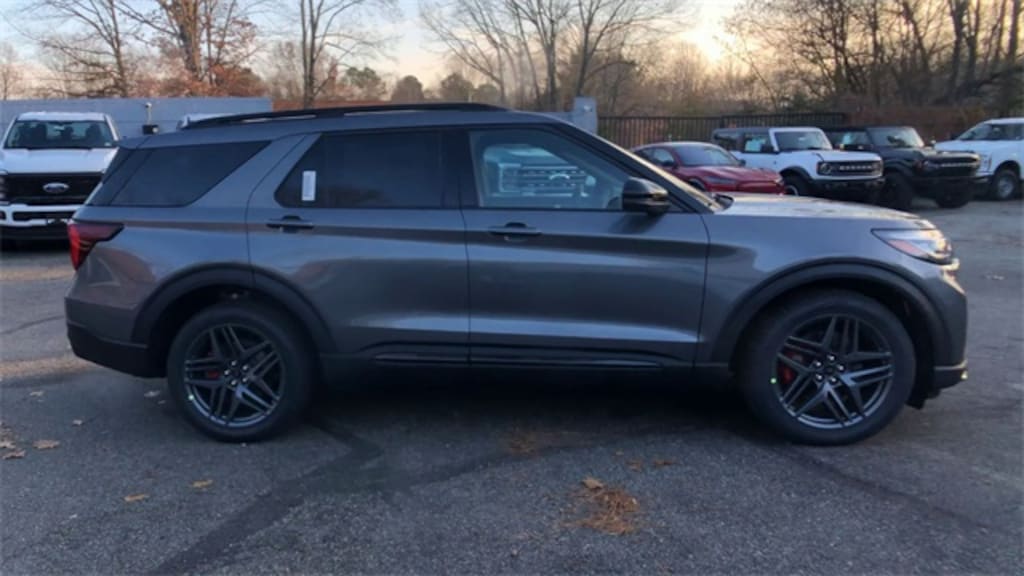 Used 2025 Ford Explorer ST SUV