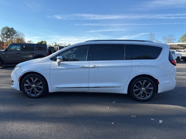 2018 Chrysler Pacifica Limited photo 2