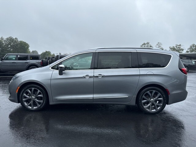 2018 Chrysler Pacifica Limited photo 2