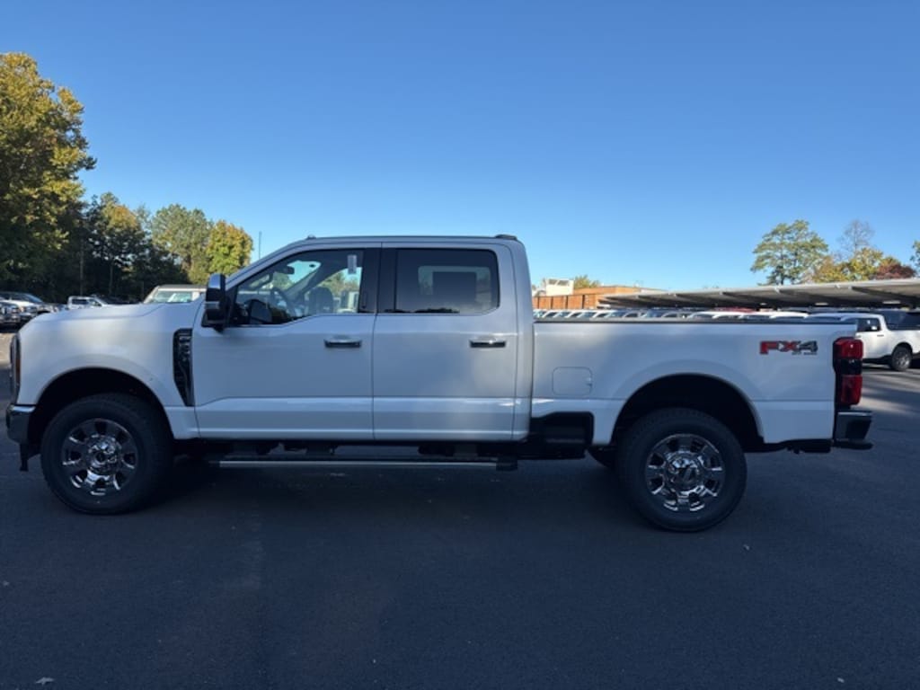 New 2026 Ford F-250 Lariat 4D Crew Cab