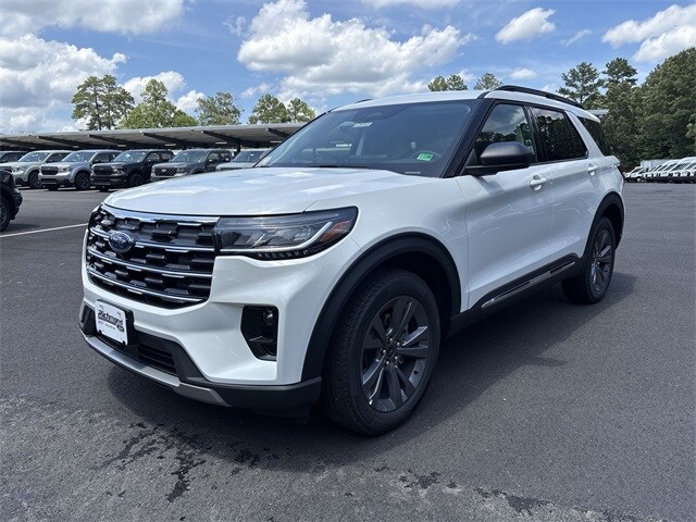 2025 Ford Explorer photo 4