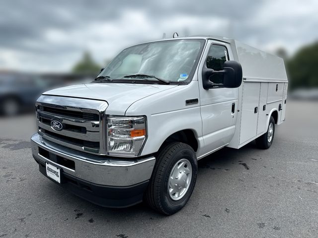 2026 Ford E-Series SRW E-350 Super Duty 138 in WB's photo