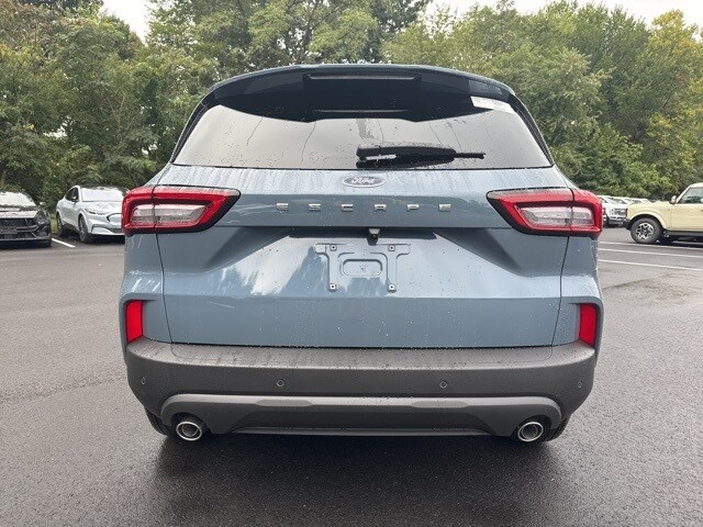 2026 Ford Escape ST-Line photo 4