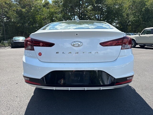 2019 Hyundai Elantra SEL photo 4