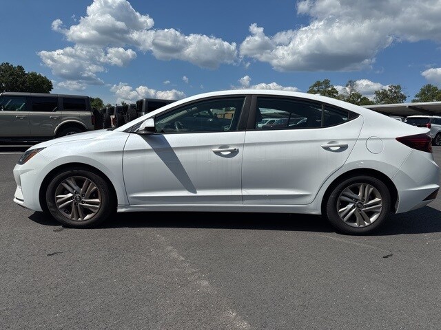 2019 Hyundai Elantra SEL photo 2