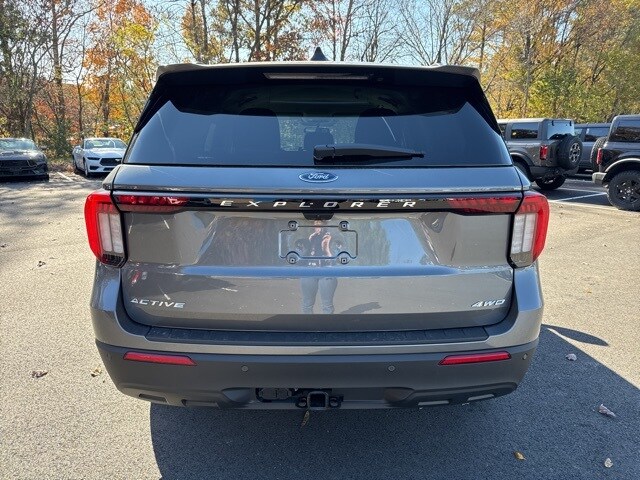 2026 Ford Explorer Sport photo 4